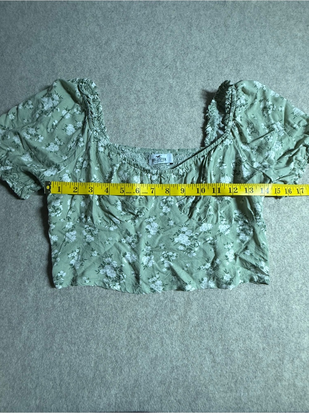Hollister Light Sage Green Floral Puff-Sleeve Crop Top‎ - Picture 9 of 9